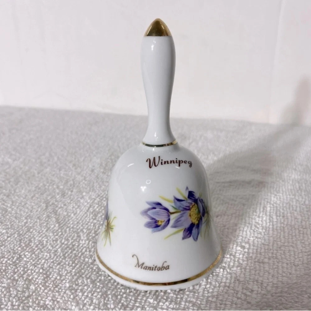 Vintage White Purple Flower With Gold Trim Winnipeg Ceramic Souvenir Bell